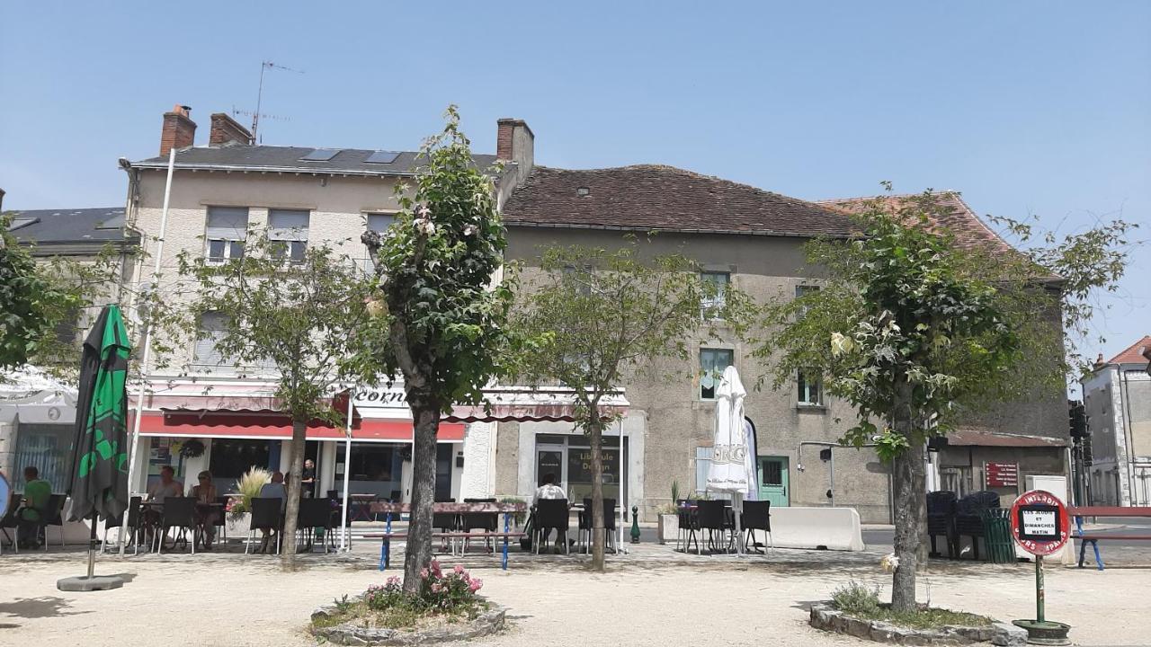 Maison En Ville Avec Terrasse Ensoleillee Et Wi-Fi Magnac-Laval Exterior foto