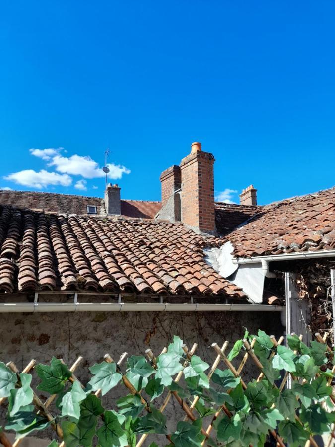 Maison En Ville Avec Terrasse Ensoleillee Et Wi-Fi Magnac-Laval Exterior foto