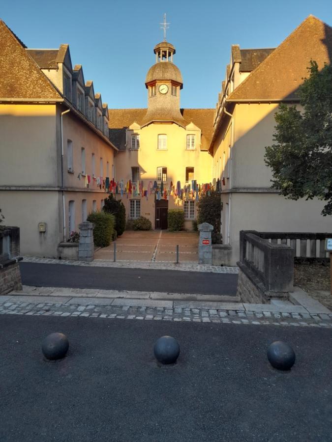 Maison En Ville Avec Terrasse Ensoleillee Et Wi-Fi Magnac-Laval Exterior foto