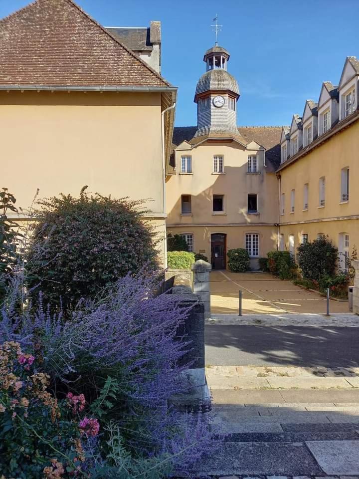 Maison En Ville Avec Terrasse Ensoleillee Et Wi-Fi Magnac-Laval Exterior foto